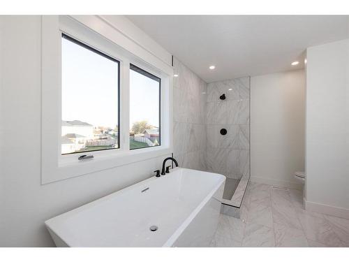 304 Beacon Hill Drive, Fort Mcmurray, AB - Indoor Photo Showing Bathroom