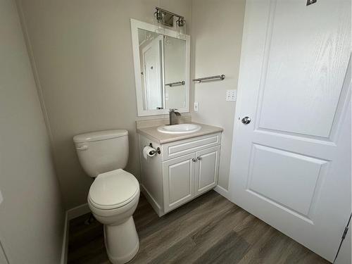 109 Hoehne Street, Fort Mcmurray, AB - Indoor Photo Showing Bathroom