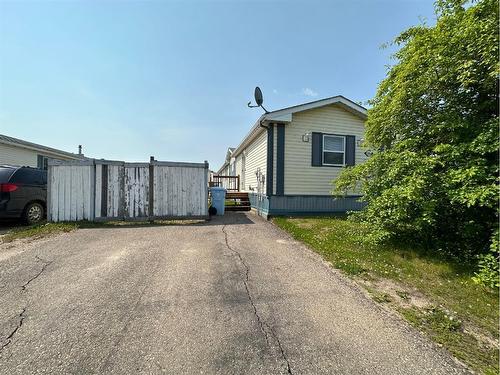 109 Hoehne Street, Fort Mcmurray, AB - Outdoor