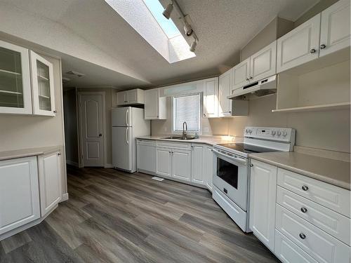 109 Hoehne Street, Fort Mcmurray, AB - Indoor Photo Showing Kitchen With Double Sink