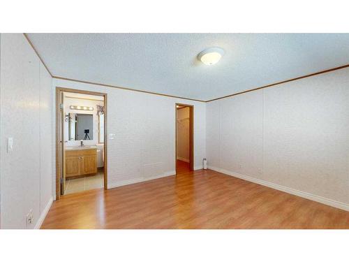 116 Mckinlay Crescent, Fort Mcmurray, AB - Indoor Photo Showing Bathroom