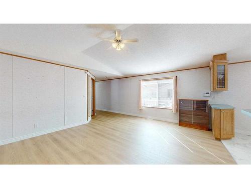 116 Mckinlay Crescent, Fort Mcmurray, AB - Indoor Photo Showing Kitchen