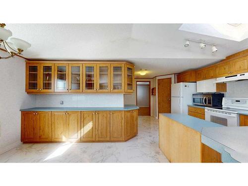 116 Mckinlay Crescent, Fort Mcmurray, AB - Indoor Photo Showing Kitchen