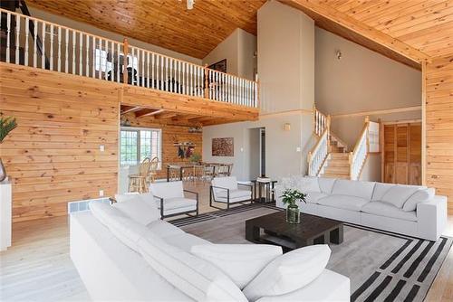 176 Saprae Crescent, Saprae Creek, AB - Indoor Photo Showing Living Room