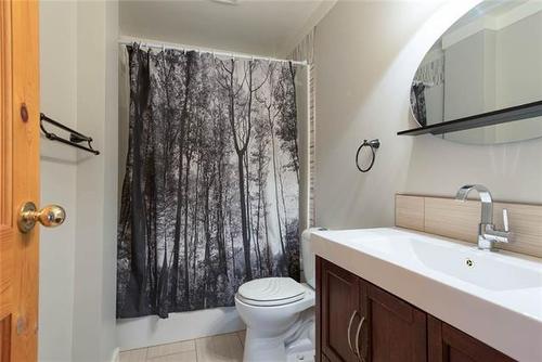 176 Saprae Crescent, Saprae Creek, AB - Indoor Photo Showing Bathroom