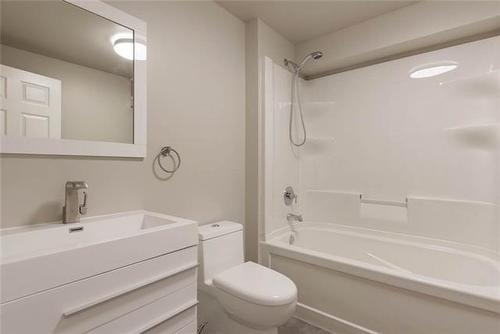 176 Saprae Crescent, Saprae Creek, AB - Indoor Photo Showing Bathroom