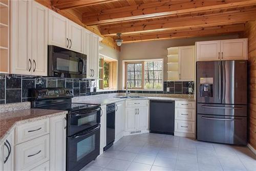 176 Saprae Crescent, Saprae Creek, AB - Indoor Photo Showing Kitchen