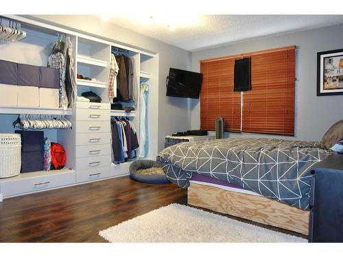 214 Bird Crescent, Fort Mcmurray, AB - Indoor Photo Showing Bedroom