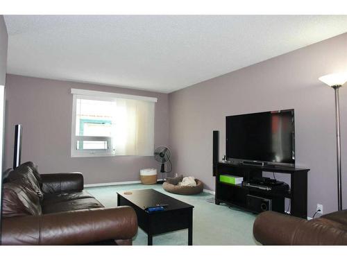 214 Bird Crescent, Fort Mcmurray, AB - Indoor Photo Showing Living Room