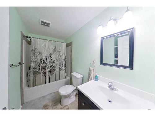 136 Blue Jay Road, Fort Mcmurray, AB - Indoor Photo Showing Bathroom