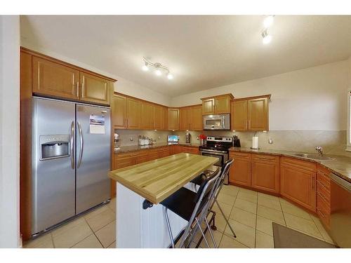 136 Blue Jay Road, Fort Mcmurray, AB - Indoor Photo Showing Kitchen