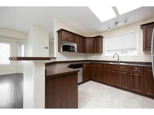 194 Pacific Crescent, Fort Mcmurray, AB - Indoor Photo Showing Kitchen