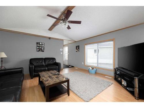 100 Grey Owl Place Sw, Fort Mcmurray, AB - Indoor Photo Showing Living Room