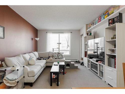 215-136A Sandpiper Road, Fort Mcmurray, AB - Indoor Photo Showing Living Room