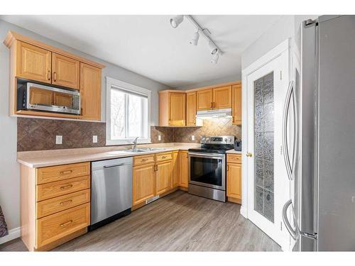 169 Diefenbaker Drive, Fort Mcmurray, AB - Indoor Photo Showing Kitchen