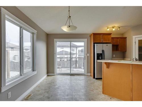 167 Pacific Crescent, Fort Mcmurray, AB - Indoor Photo Showing Kitchen