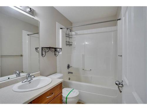 167 Pacific Crescent, Fort Mcmurray, AB - Indoor Photo Showing Bathroom