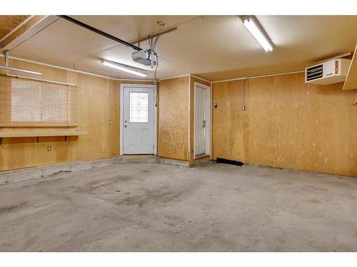 167 Pacific Crescent, Fort Mcmurray, AB - Indoor Photo Showing Garage