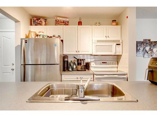 131-200 Richard Street, Fort Mcmurray, AB - Indoor Photo Showing Kitchen With Double Sink