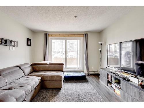 131-200 Richard Street, Fort Mcmurray, AB - Indoor Photo Showing Living Room