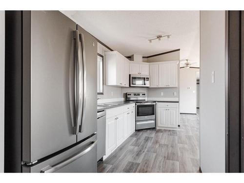 280 Clausen Crescent, Fort Mcmurray, AB - Indoor Photo Showing Kitchen With Stainless Steel Kitchen