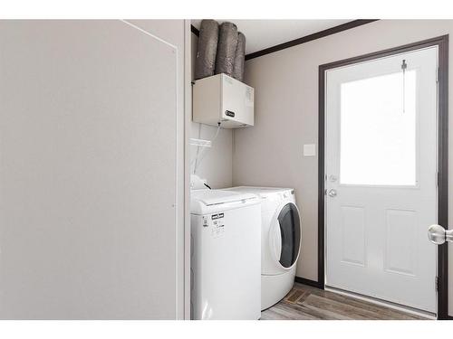 280 Clausen Crescent, Fort Mcmurray, AB - Indoor Photo Showing Laundry Room