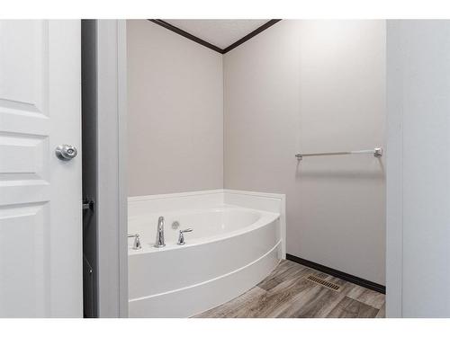 280 Clausen Crescent, Fort Mcmurray, AB - Indoor Photo Showing Bathroom