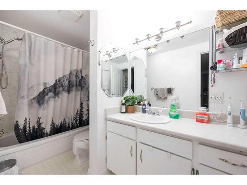 231 Athabasca Avenue, Fort Mcmurray, AB - Indoor Photo Showing Bathroom
