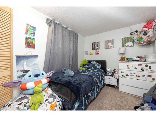 231 Athabasca Avenue, Fort Mcmurray, AB - Indoor Photo Showing Bedroom