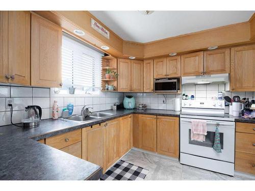 231 Athabasca Avenue, Fort Mcmurray, AB - Indoor Photo Showing Kitchen With Double Sink