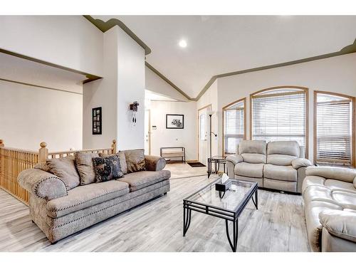140 Bergeron Road, Fort Mcmurray, AB - Indoor Photo Showing Living Room