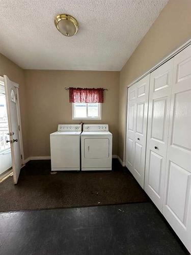 368 Grey Crescent, Fort Mcmurray, AB - Indoor Photo Showing Laundry Room