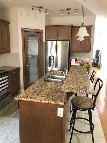 274 Thrush Street, Fort Mcmurray, AB - Indoor Photo Showing Kitchen With Double Sink With Upgraded Kitchen