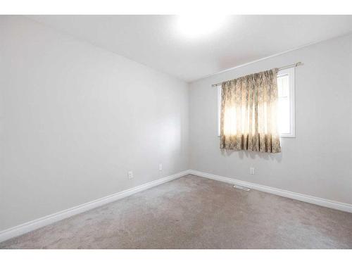 274 Thrush Street, Fort Mcmurray, AB - Indoor Photo Showing Other Room