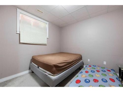 274 Thrush Street, Fort Mcmurray, AB - Indoor Photo Showing Bedroom