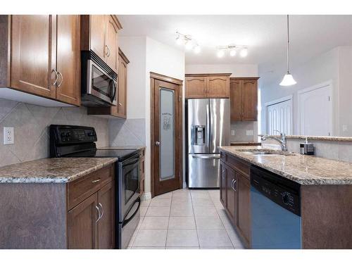 274 Thrush Street, Fort Mcmurray, AB - Indoor Photo Showing Kitchen