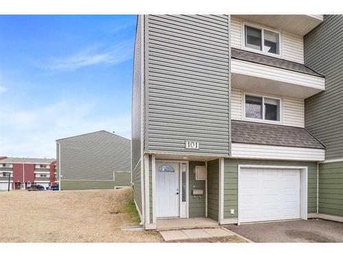 101-400 Silin Forest Road, Fort Mcmurray, AB - Outdoor