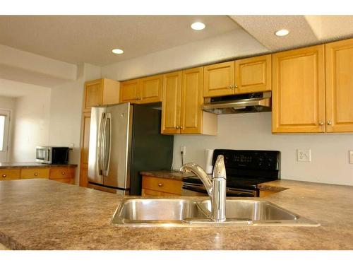 4-200 Arabian Drive, Fort Mcmurray, AB - Indoor Photo Showing Kitchen With Double Sink