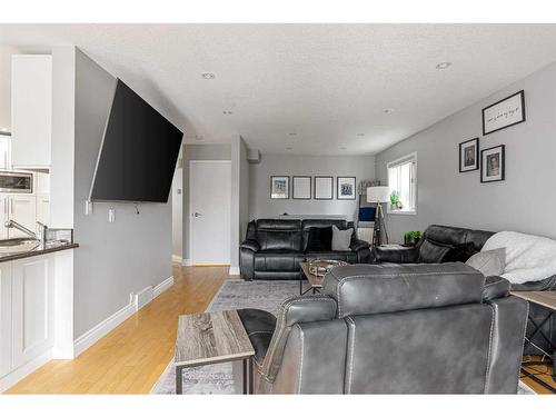 269 Ball Place, Fort Mcmurray, AB - Indoor Photo Showing Living Room