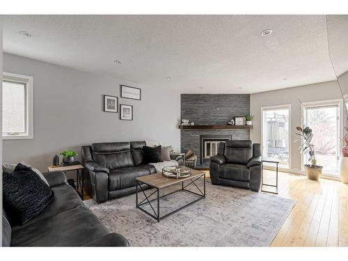 269 Ball Place, Fort Mcmurray, AB - Indoor Photo Showing Living Room