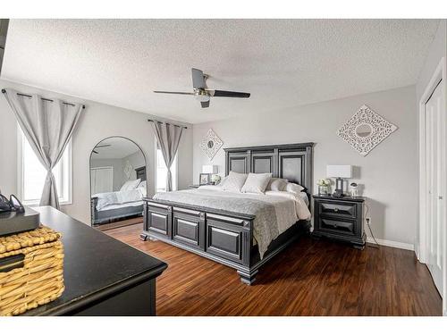 269 Ball Place, Fort Mcmurray, AB - Indoor Photo Showing Bedroom