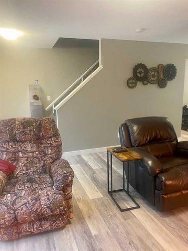 92-401 Athabasca Avenue, Fort Mcmurray, AB - Indoor Photo Showing Living Room