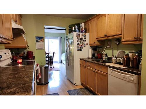 218 Windsor Drive, Fort Mcmurray, AB - Indoor Photo Showing Kitchen