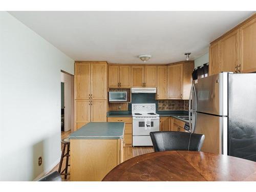 154 Hitch Place, Fort Mcmurray, AB - Indoor Photo Showing Kitchen