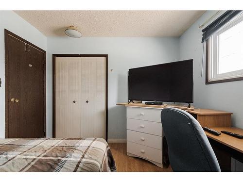 154 Hitch Place, Fort Mcmurray, AB - Indoor Photo Showing Bedroom