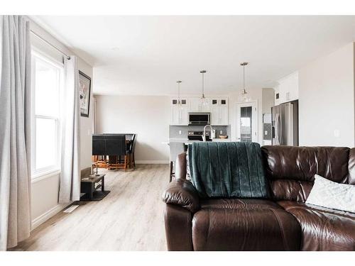 221 Lynx Crescent, Fort Mcmurray, AB - Indoor Photo Showing Living Room