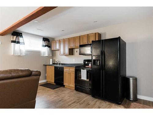 221 Lynx Crescent, Fort Mcmurray, AB - Indoor Photo Showing Kitchen