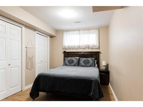 221 Lynx Crescent, Fort Mcmurray, AB - Indoor Photo Showing Bedroom