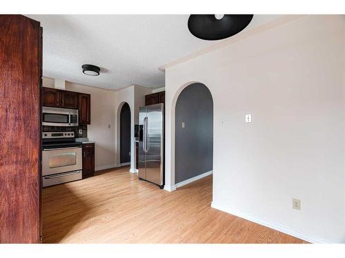 248 Bacon Place, Fort Mcmurray, AB - Indoor Photo Showing Kitchen