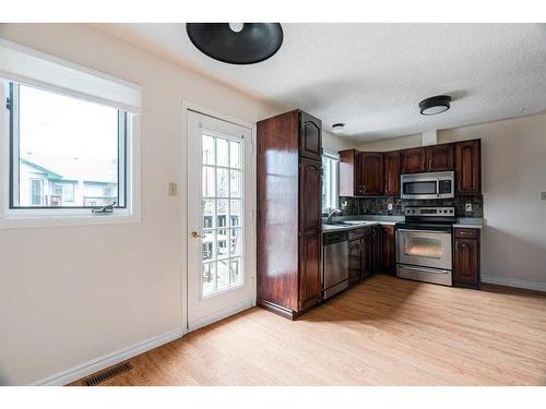 248 Bacon Place, Fort Mcmurray, AB - Indoor Photo Showing Kitchen